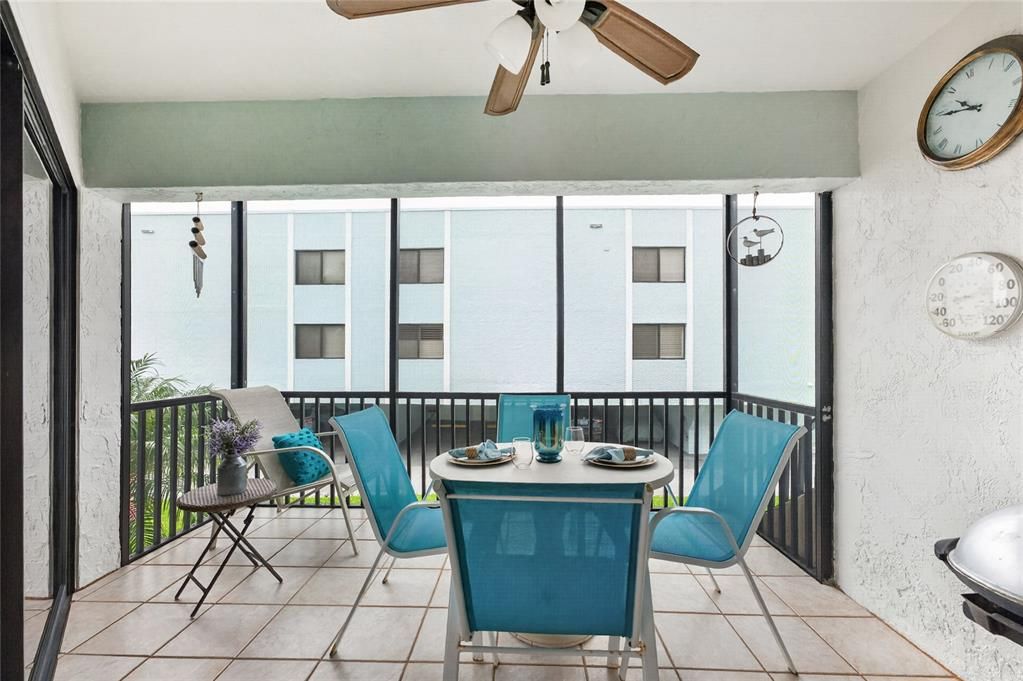 For Sale: $669,000 (2 beds, 2 baths, 993 Square Feet)