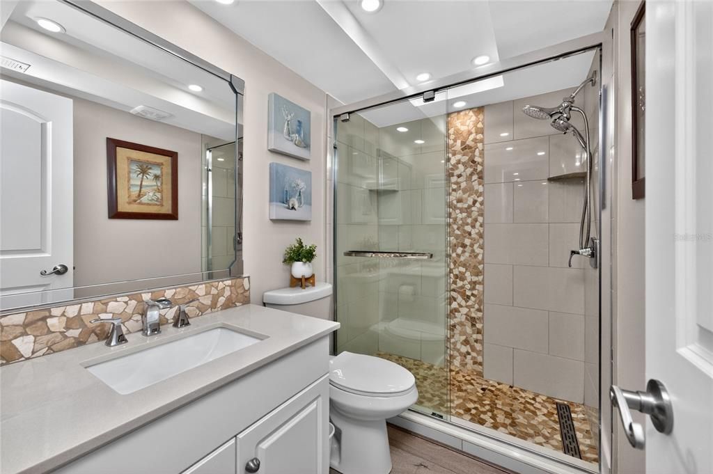 For Sale: $669,000 (2 beds, 2 baths, 993 Square Feet)