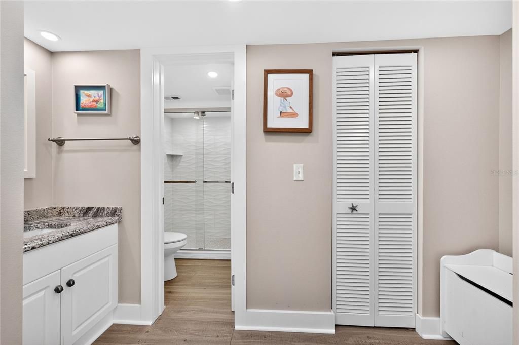 For Sale: $669,000 (2 beds, 2 baths, 993 Square Feet)