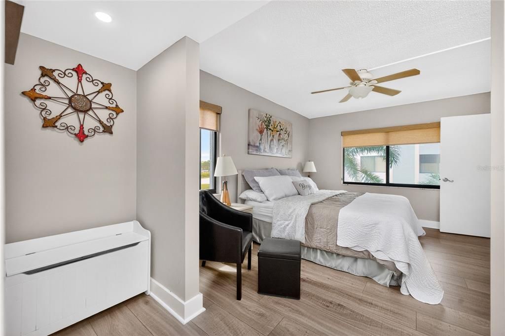 For Sale: $669,000 (2 beds, 2 baths, 993 Square Feet)