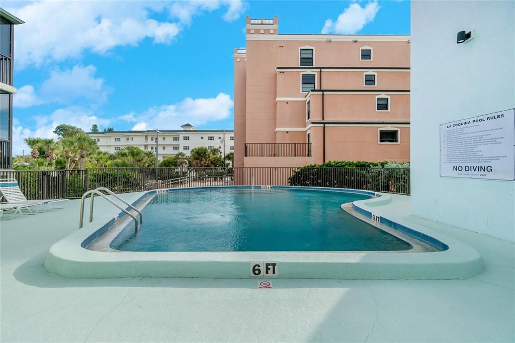 For Sale: $669,000 (2 beds, 2 baths, 993 Square Feet)