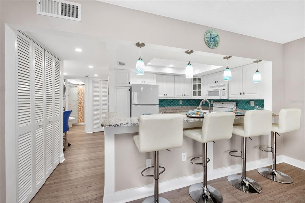 For Sale: $669,000 (2 beds, 2 baths, 993 Square Feet)
