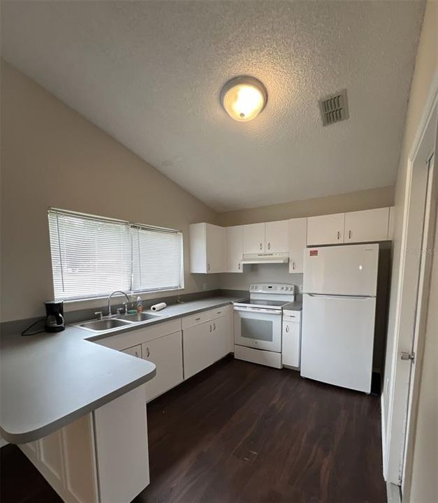 В аренду: $1,575 (3 спален, 2 ванн, 1128 Квадратных фут)