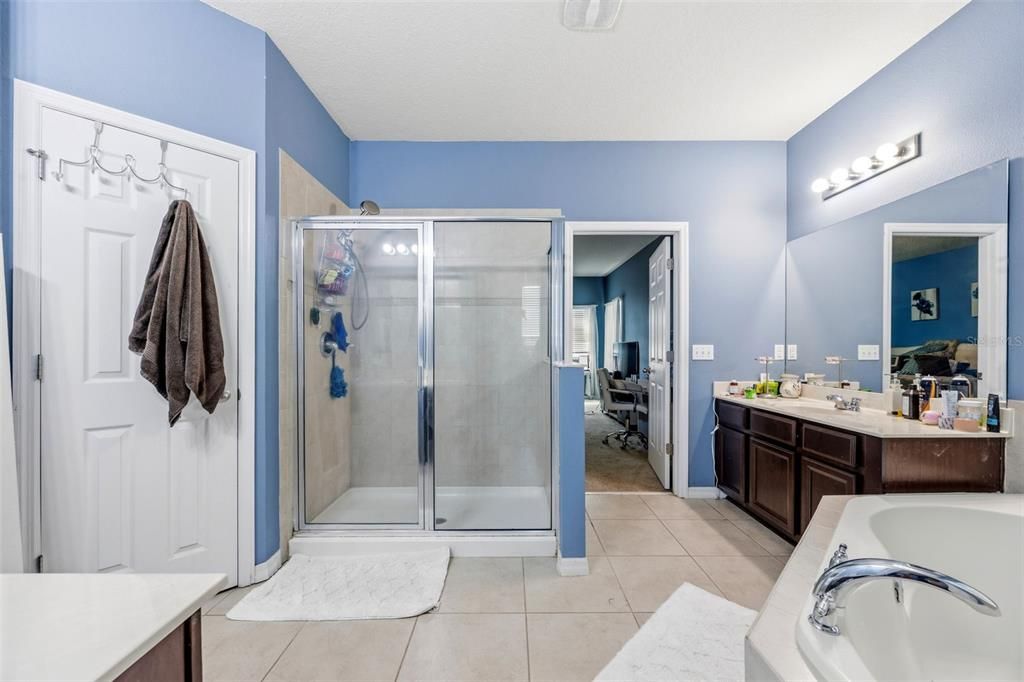 En Venta: $599,999 (6 camas, 4 baños, 4383 Pies cuadrados)