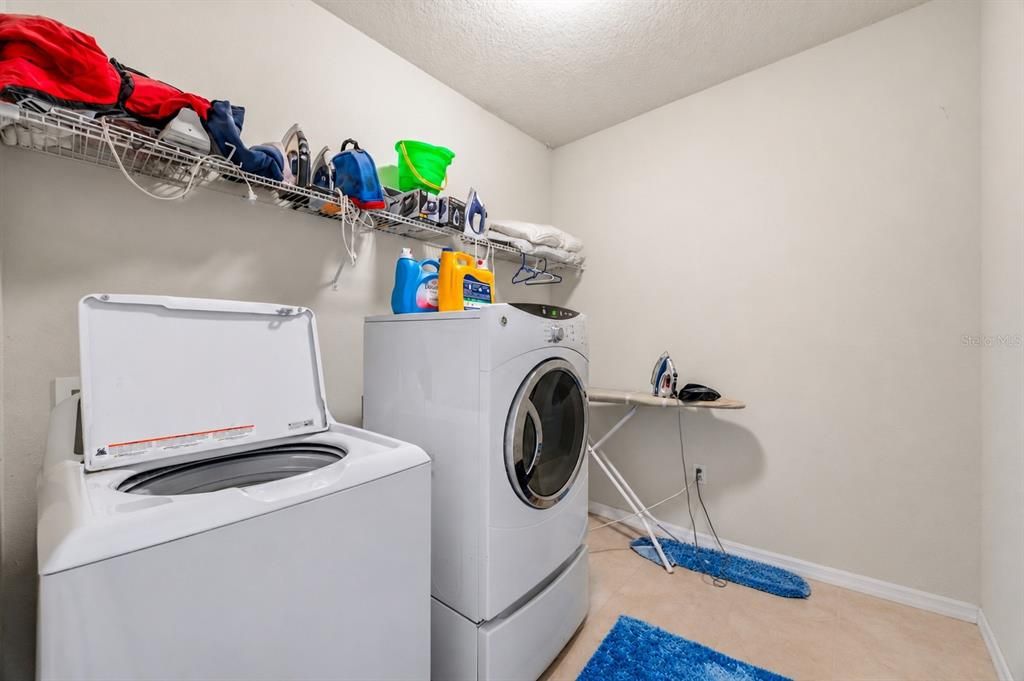 En Venta: $599,999 (6 camas, 4 baños, 4383 Pies cuadrados)