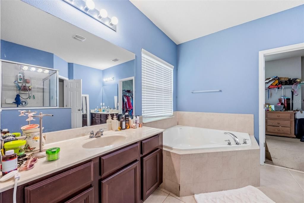 En Venta: $599,999 (6 camas, 4 baños, 4383 Pies cuadrados)