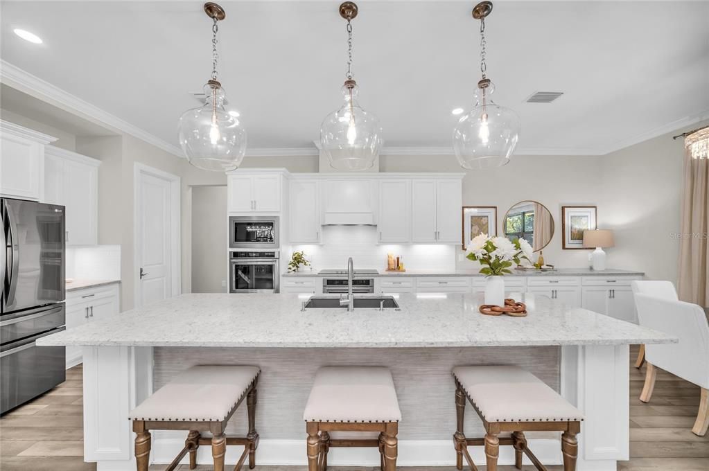 For Sale: $1,500,000 (6 beds, 5 baths, 5323 Square Feet)