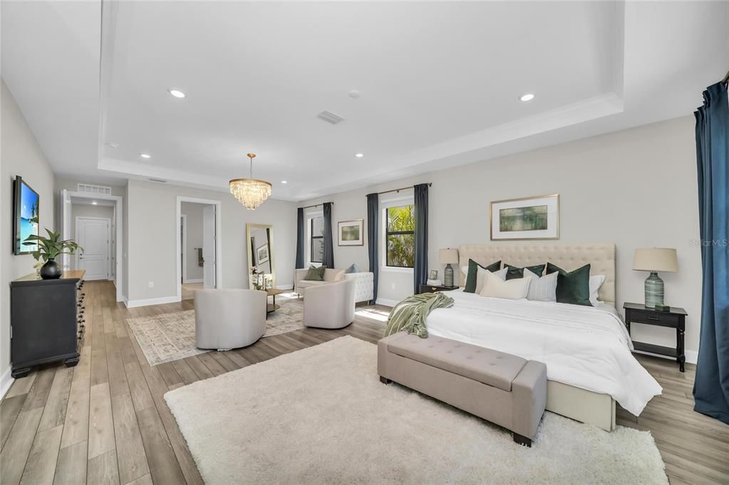 For Sale: $1,500,000 (6 beds, 5 baths, 5323 Square Feet)