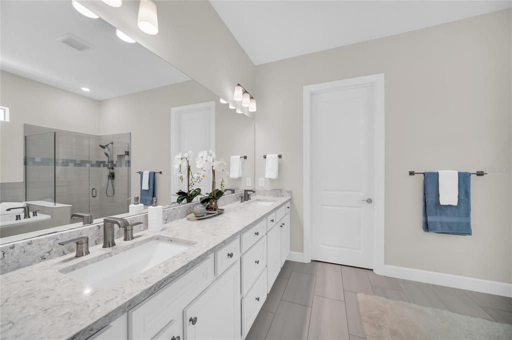 For Sale: $1,500,000 (6 beds, 5 baths, 5323 Square Feet)
