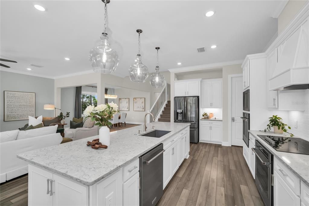 For Sale: $1,500,000 (6 beds, 5 baths, 5323 Square Feet)