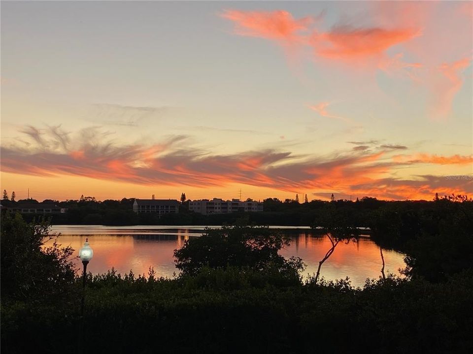 For Sale: $529,900 (2 beds, 2 baths, 1500 Square Feet)