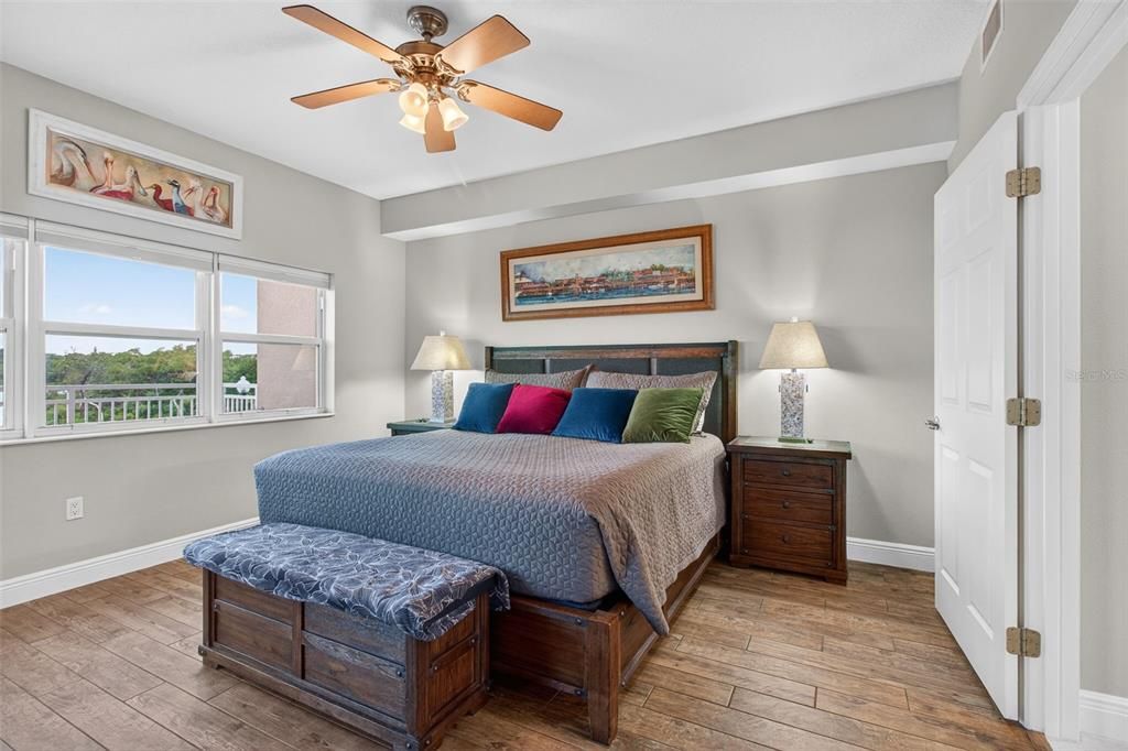 For Sale: $529,900 (2 beds, 2 baths, 1500 Square Feet)