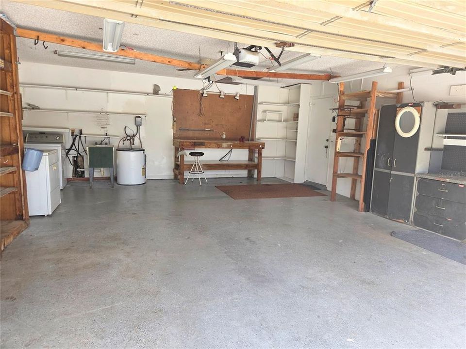 For Sale: $304,900 (3 beds, 2 baths, 1714 Square Feet)