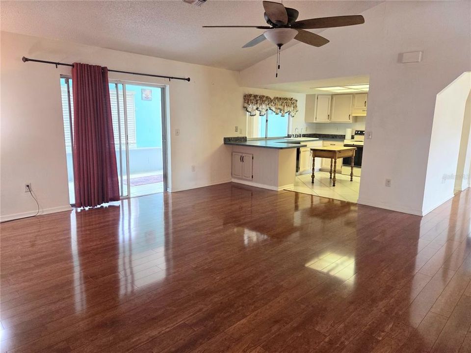 For Sale: $304,900 (3 beds, 2 baths, 1714 Square Feet)