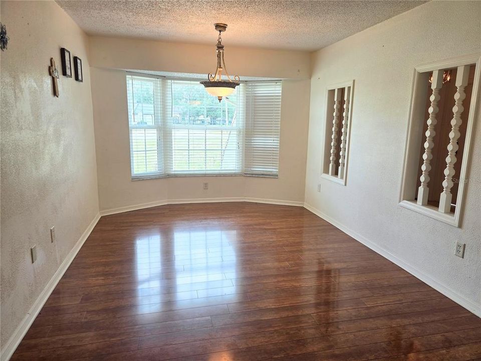 For Sale: $304,900 (3 beds, 2 baths, 1714 Square Feet)