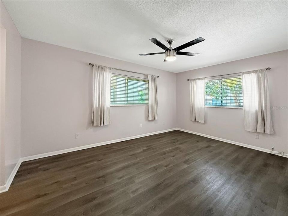 В аренду: $1,600 (2 спален, 2 ванн, 938 Квадратных фут)