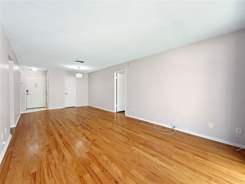 В аренду: $1,600 (2 спален, 2 ванн, 938 Квадратных фут)