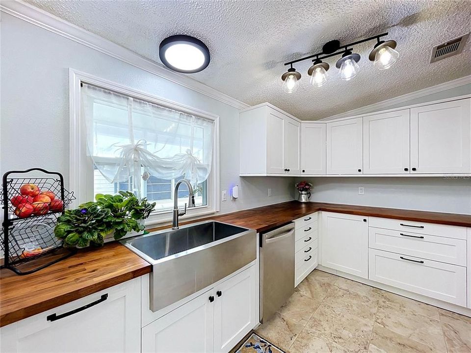 На продажу: $190,000 (2 спален, 2 ванн, 1456 Квадратных фут)