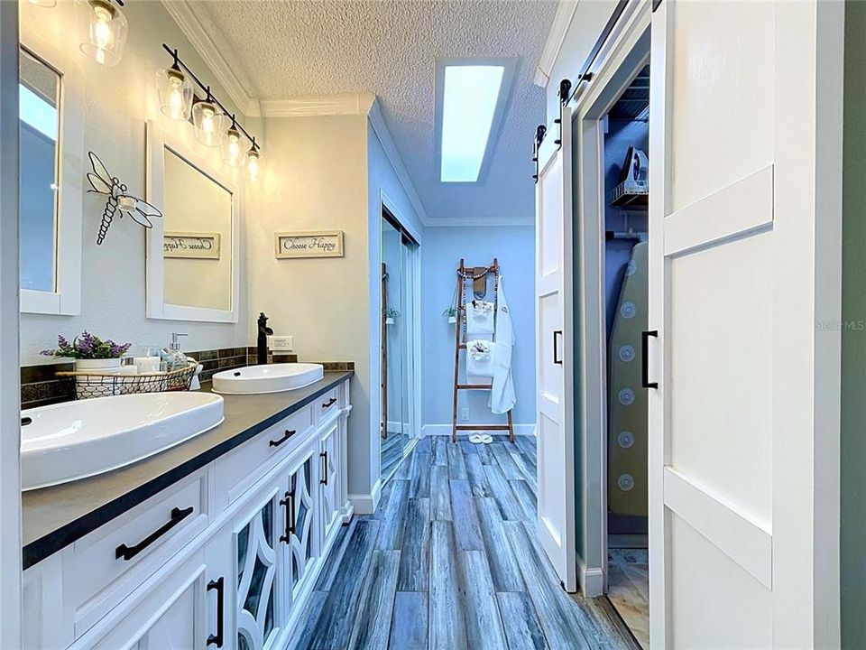 На продажу: $190,000 (2 спален, 2 ванн, 1456 Квадратных фут)