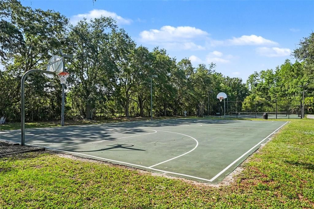 For Sale: $1,100,000 (6 beds, 4 baths, 4169 Square Feet)
