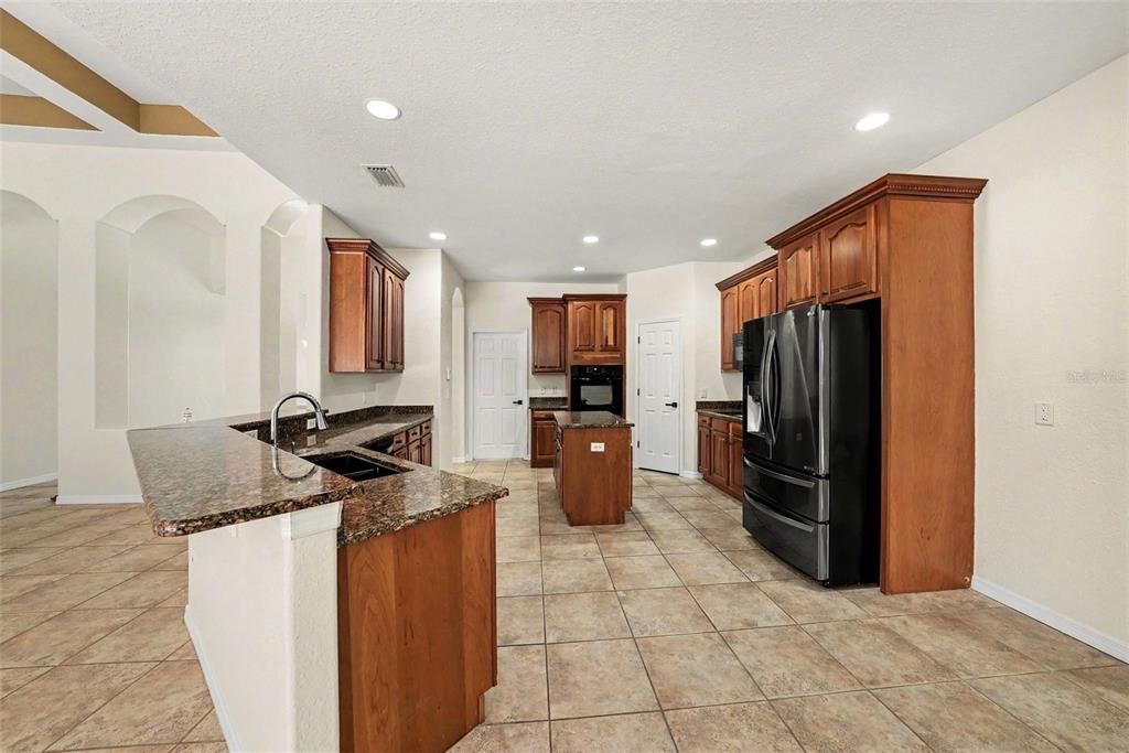 For Sale: $1,100,000 (6 beds, 4 baths, 4169 Square Feet)