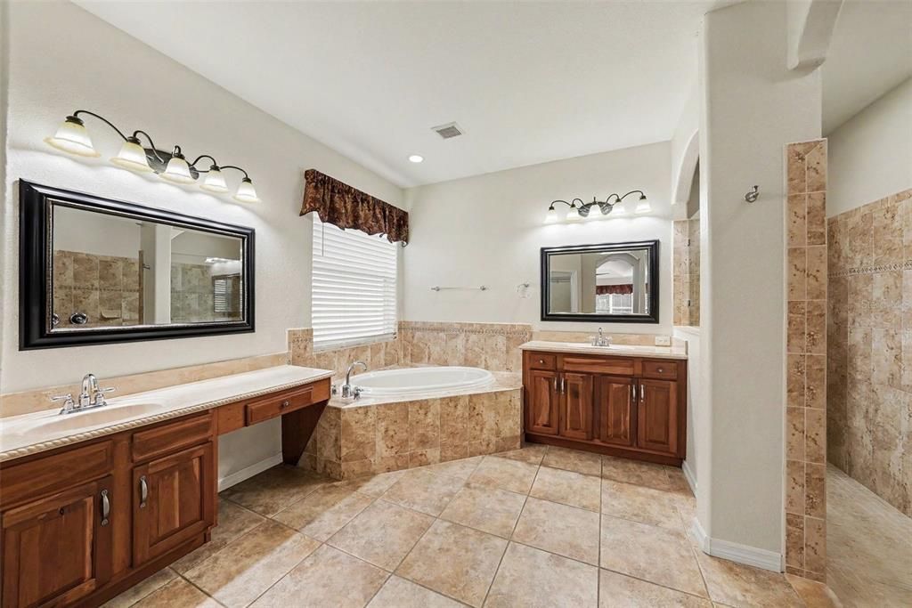 For Sale: $1,100,000 (6 beds, 4 baths, 4169 Square Feet)