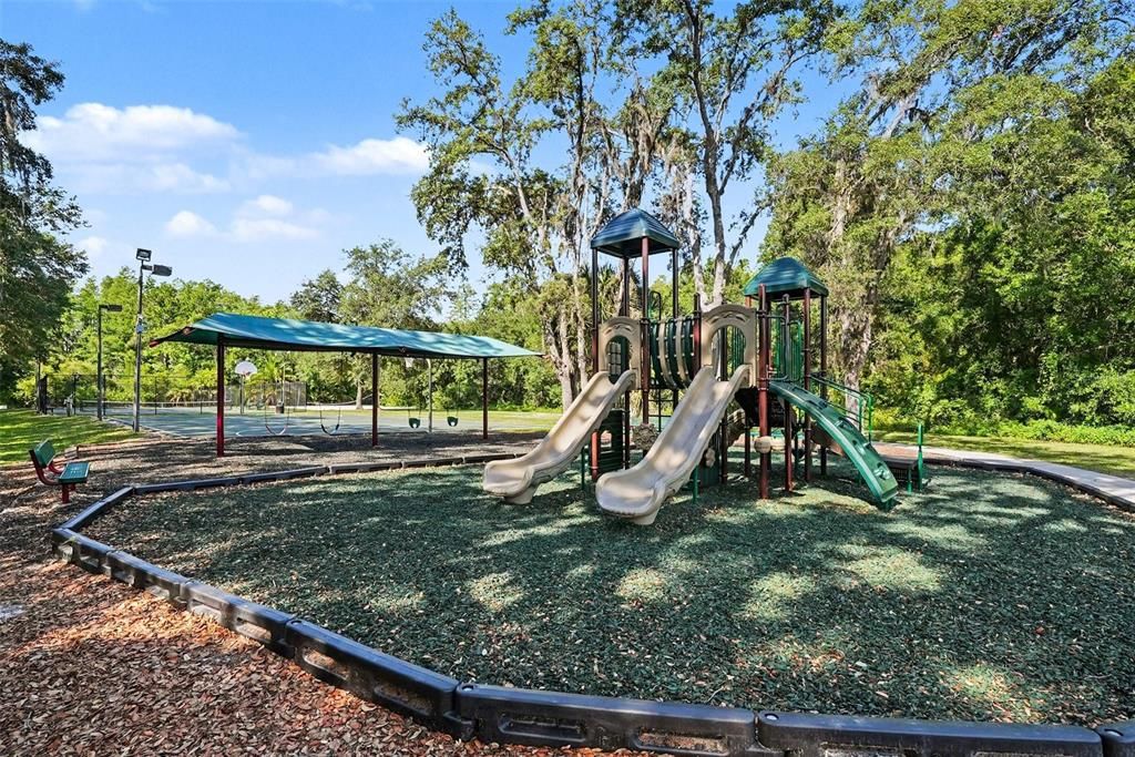 For Sale: $1,100,000 (6 beds, 4 baths, 4169 Square Feet)