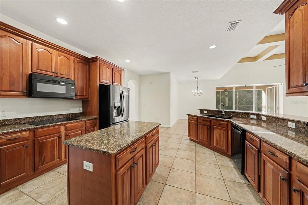 For Sale: $1,100,000 (6 beds, 4 baths, 4169 Square Feet)