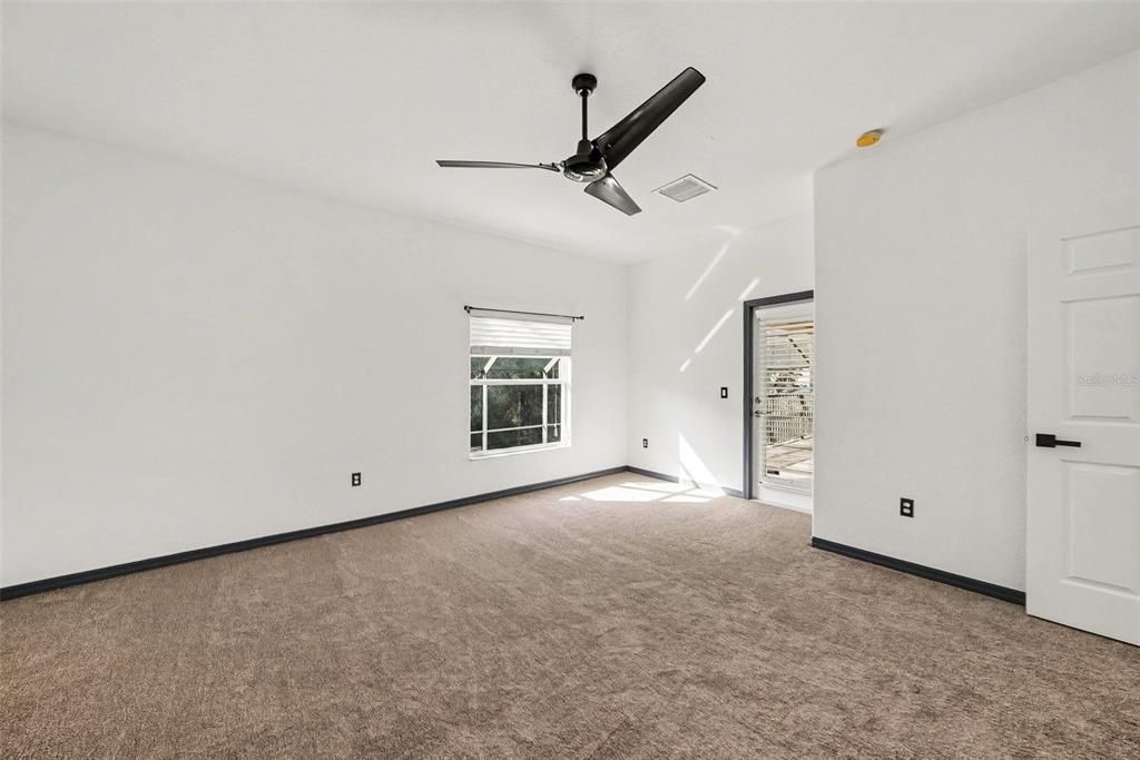 For Sale: $1,100,000 (6 beds, 4 baths, 4169 Square Feet)