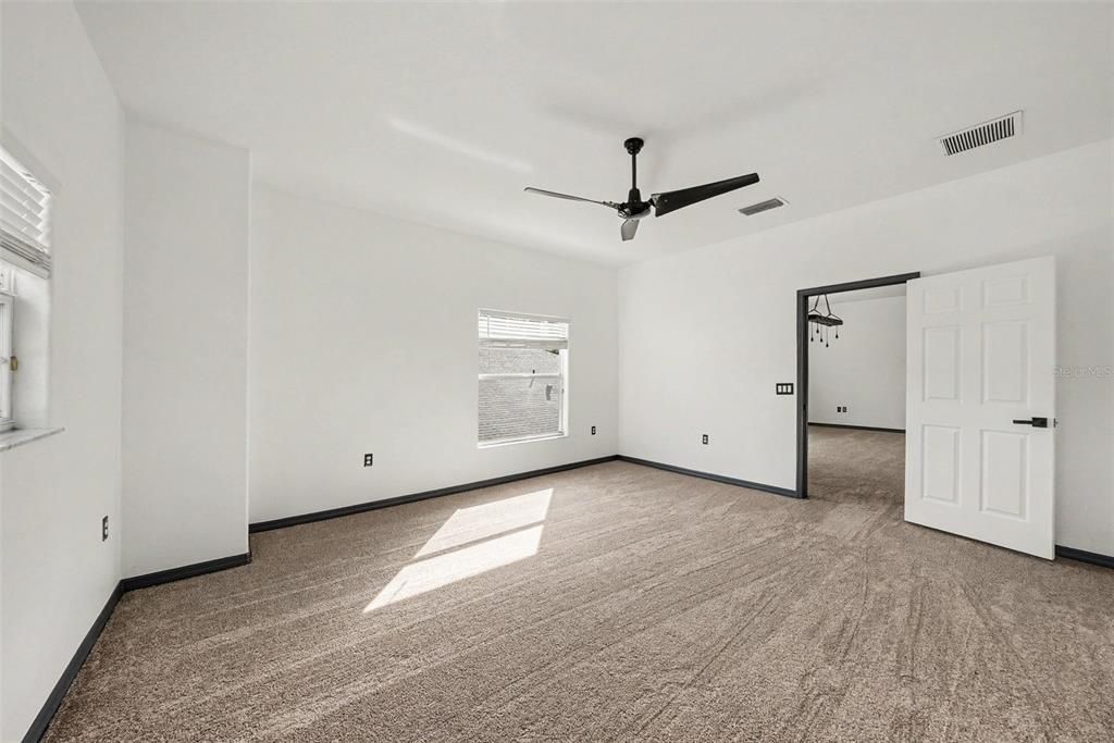 For Sale: $1,100,000 (6 beds, 4 baths, 4169 Square Feet)