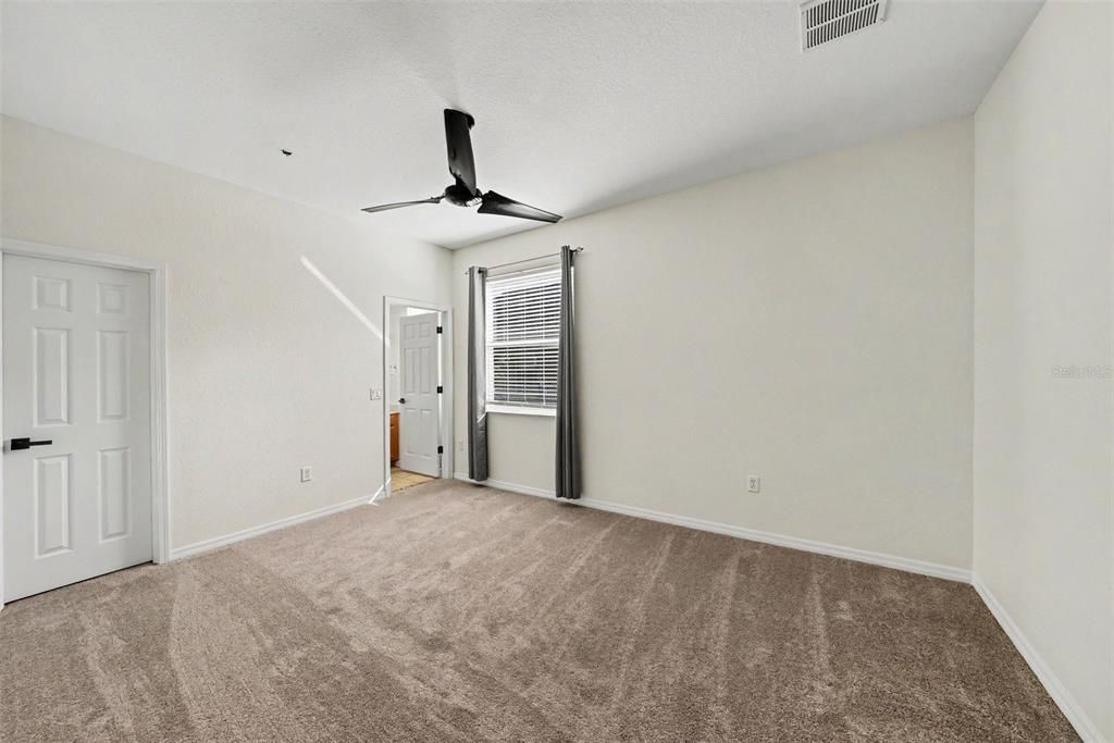 For Sale: $1,100,000 (6 beds, 4 baths, 4169 Square Feet)