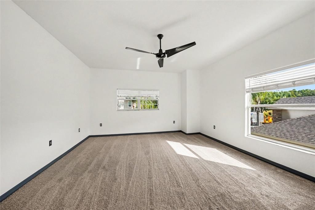 For Sale: $1,100,000 (6 beds, 4 baths, 4169 Square Feet)