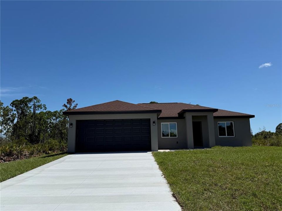 For Sale: $325,000 (3 beds, 2 baths, 1208 Square Feet)