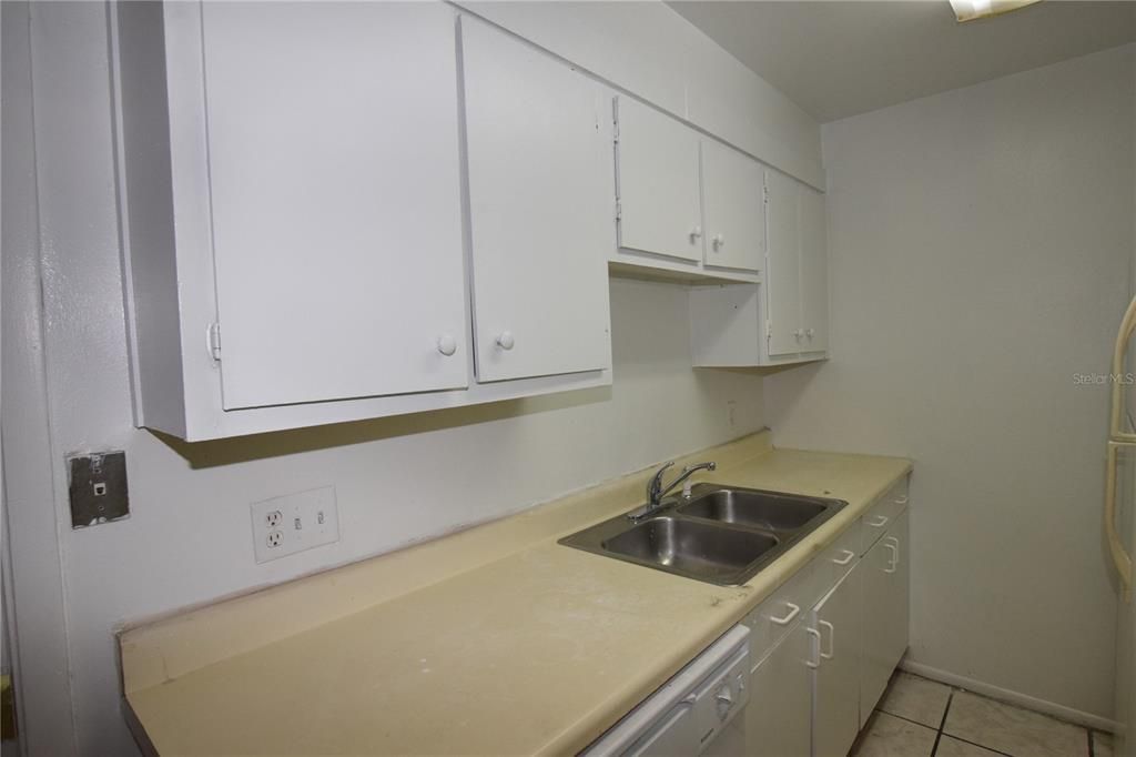 For Rent: $1,450 (2 beds, 2 baths, 930 Square Feet)