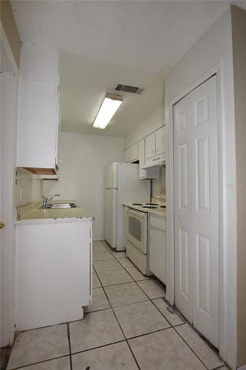 For Rent: $1,450 (2 beds, 2 baths, 930 Square Feet)