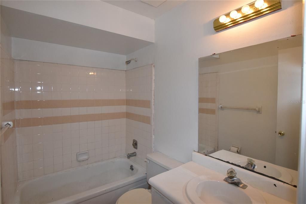 For Rent: $1,450 (2 beds, 2 baths, 930 Square Feet)
