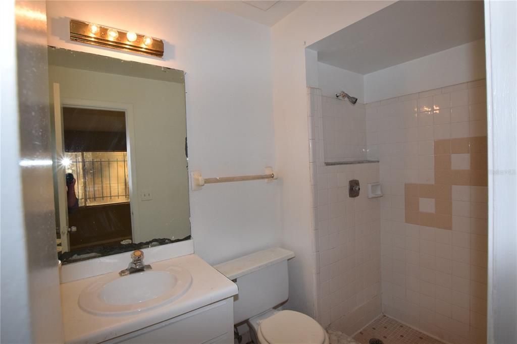 For Rent: $1,450 (2 beds, 2 baths, 930 Square Feet)