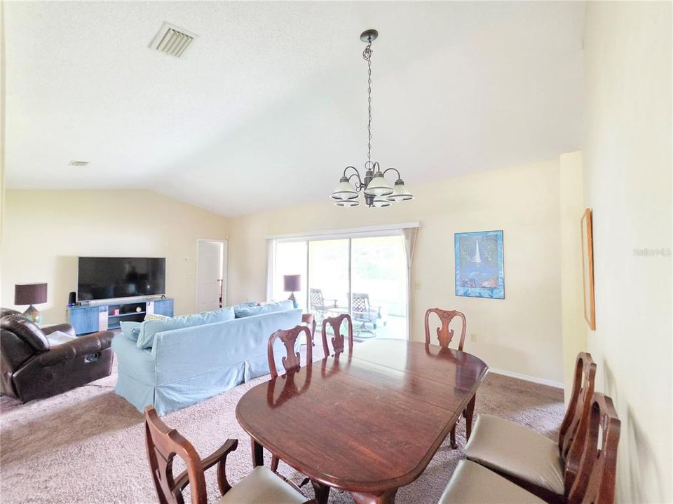 For Sale: $269,900 (3 beds, 2 baths, 1424 Square Feet)