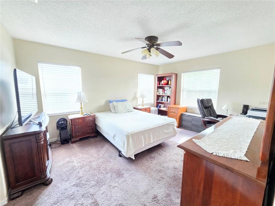 For Sale: $269,900 (3 beds, 2 baths, 1424 Square Feet)
