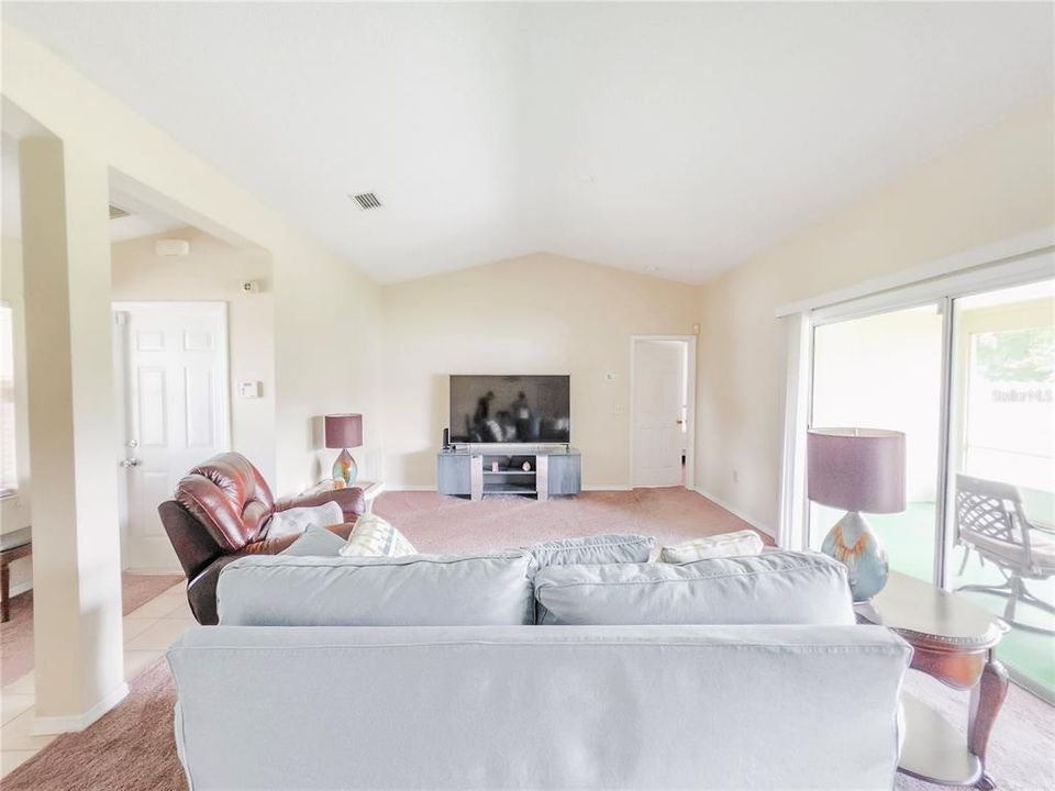 For Sale: $269,900 (3 beds, 2 baths, 1424 Square Feet)