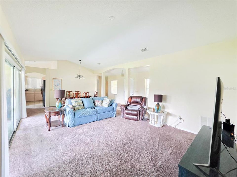 For Sale: $269,900 (3 beds, 2 baths, 1424 Square Feet)