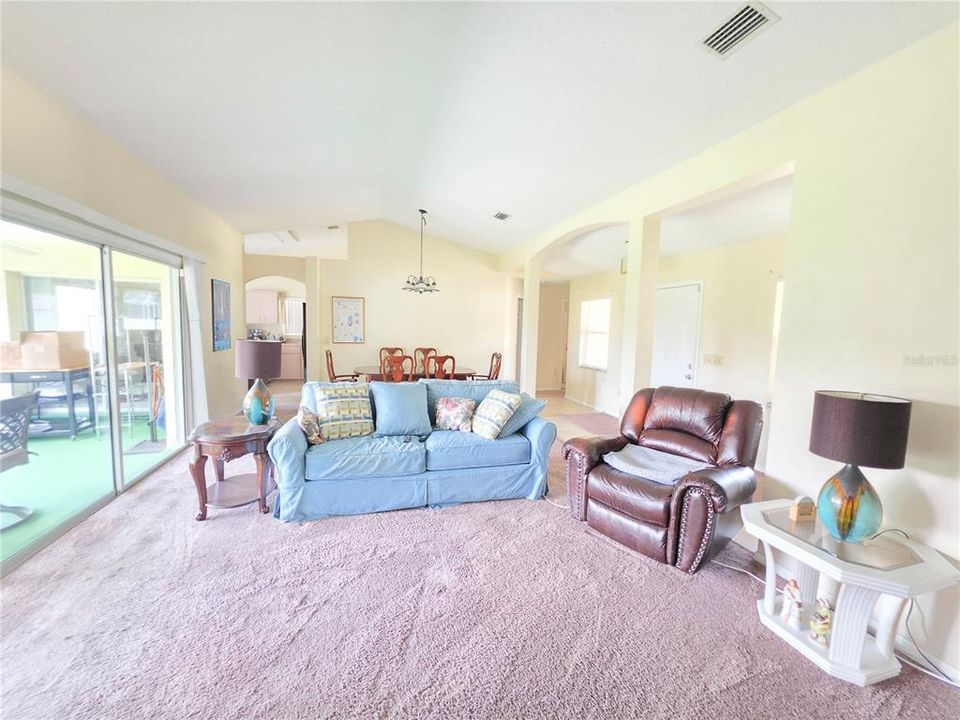For Sale: $269,900 (3 beds, 2 baths, 1424 Square Feet)