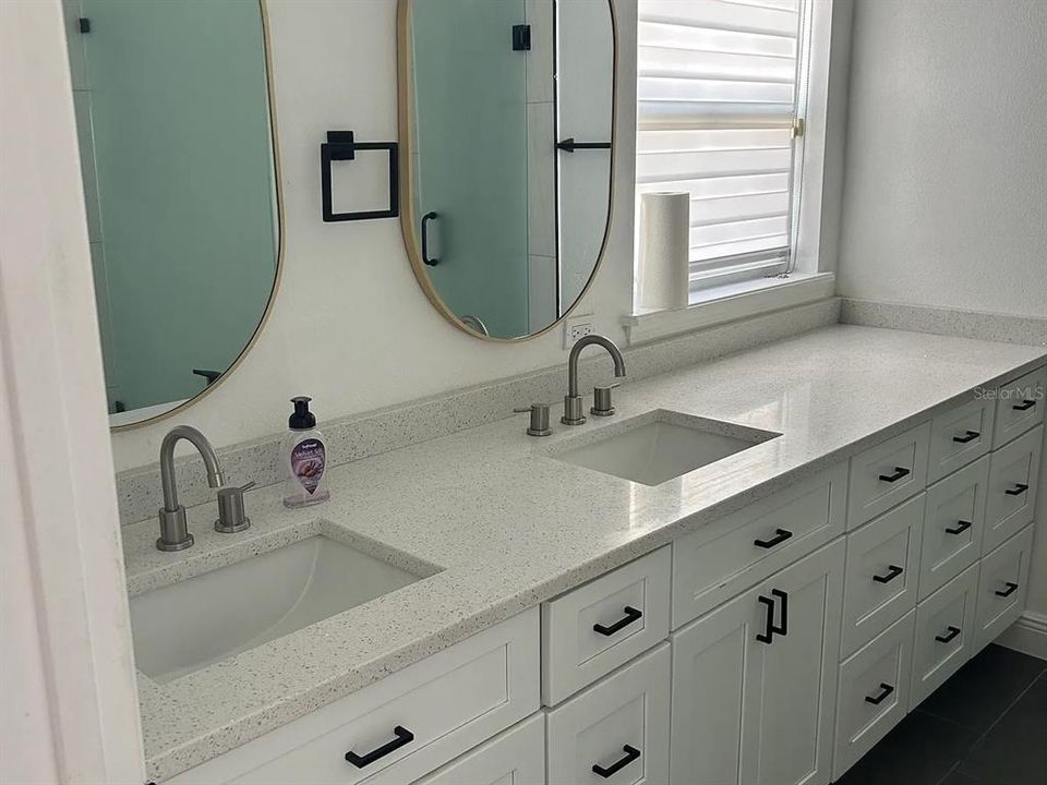 For Rent: $2,400 (4 beds, 2 baths, 1722 Square Feet)