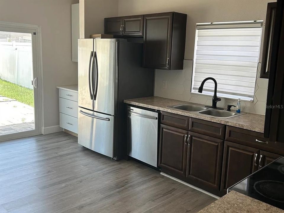 For Rent: $2,400 (4 beds, 2 baths, 1722 Square Feet)
