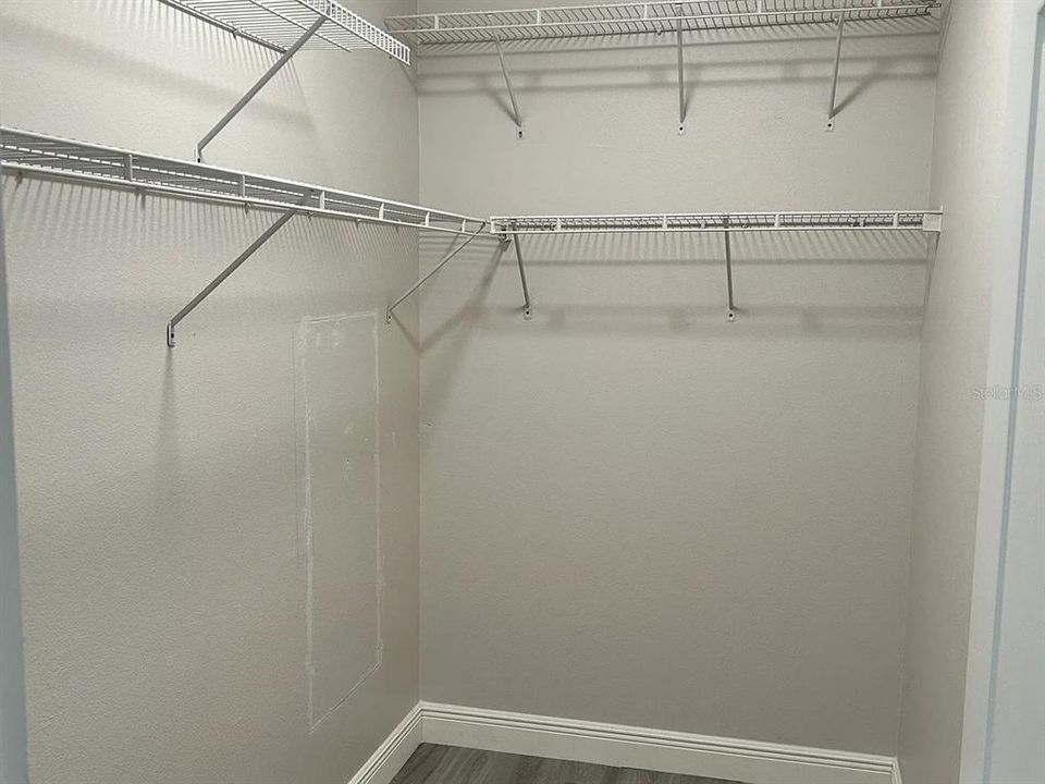 For Rent: $2,400 (4 beds, 2 baths, 1722 Square Feet)