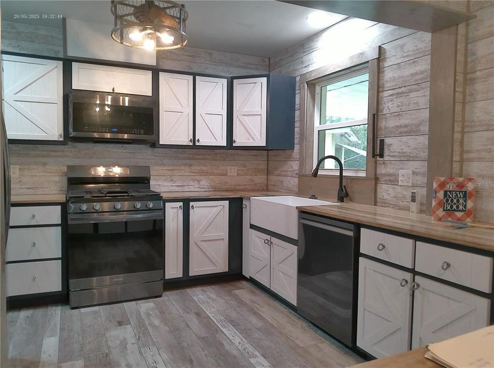 En Venta: $445,000 (3 camas, 2 baños, 1487 Pies cuadrados)