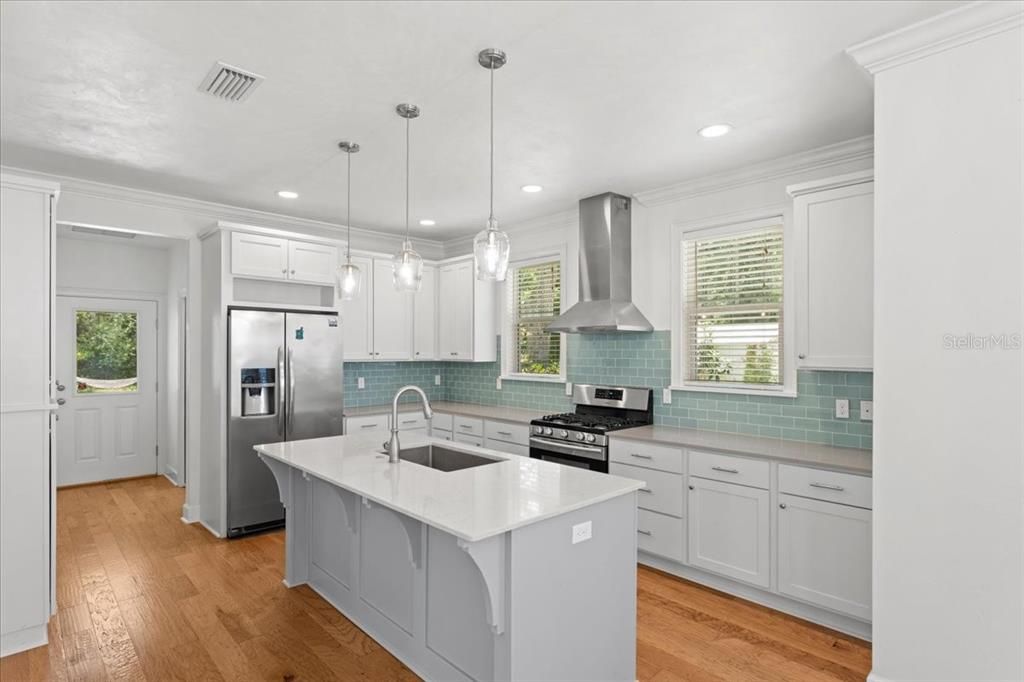 For Sale: $549,000 (3 beds, 2 baths, 1815 Square Feet)
