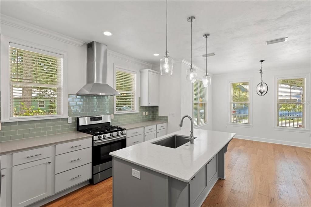 For Sale: $549,000 (3 beds, 2 baths, 1815 Square Feet)
