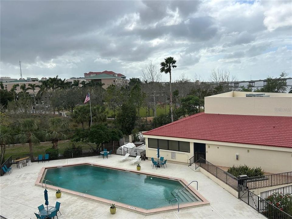 For Rent: $2,400 (2 beds, 2 baths, 1272 Square Feet)