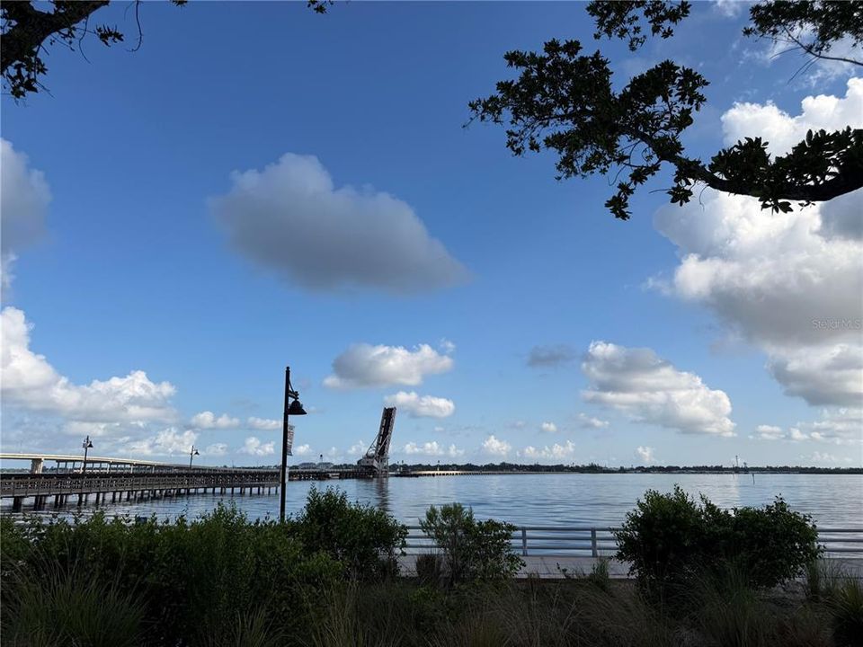For Rent: $2,400 (2 beds, 2 baths, 1272 Square Feet)